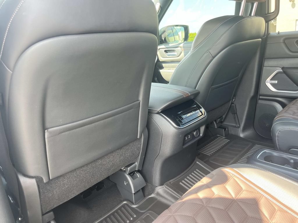 Used 2025 Nissan Armada Platinum Reserve w/ Convenience Package AWD/4WD image 21