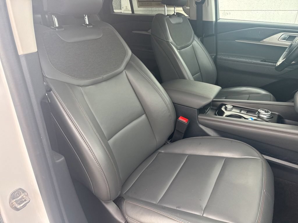 Used 2026 Ford Explorer Active w/ Active Comfort Package RWD image 30