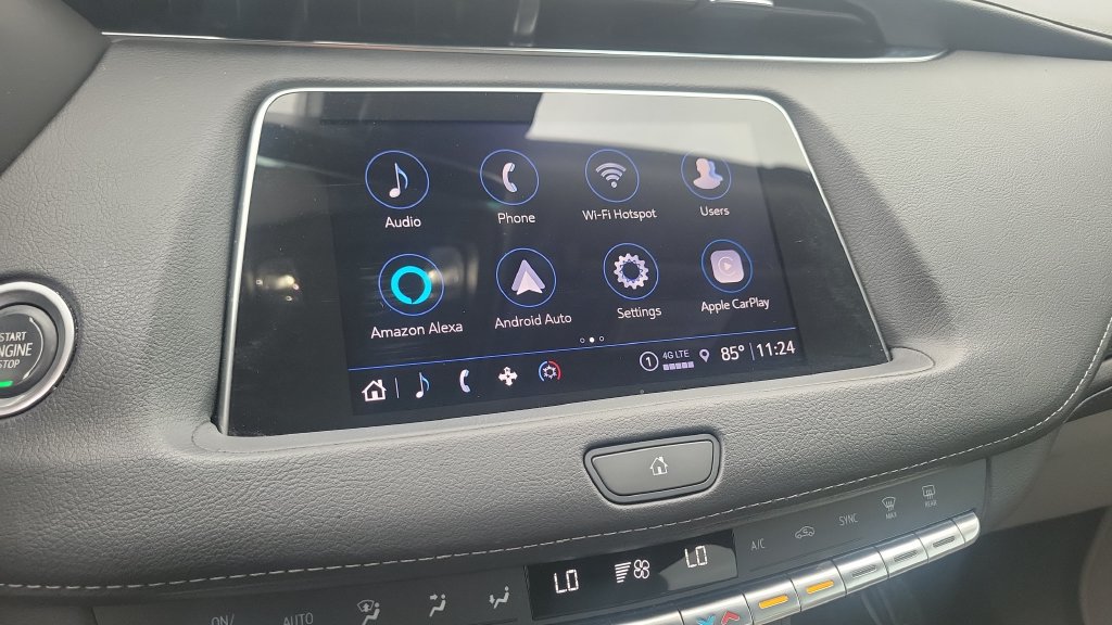 Used 2023 Cadillac XT4 Luxury w/ Cold Weather Package FWD image 14