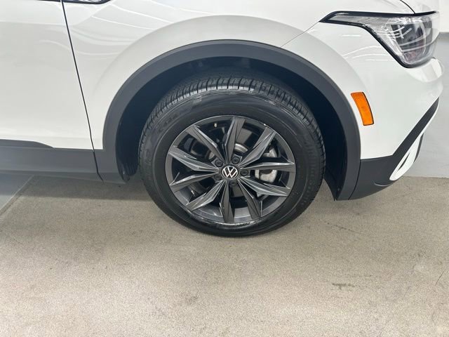 Used 2023 Volkswagen Tiguan SE AWD/4WD image 15