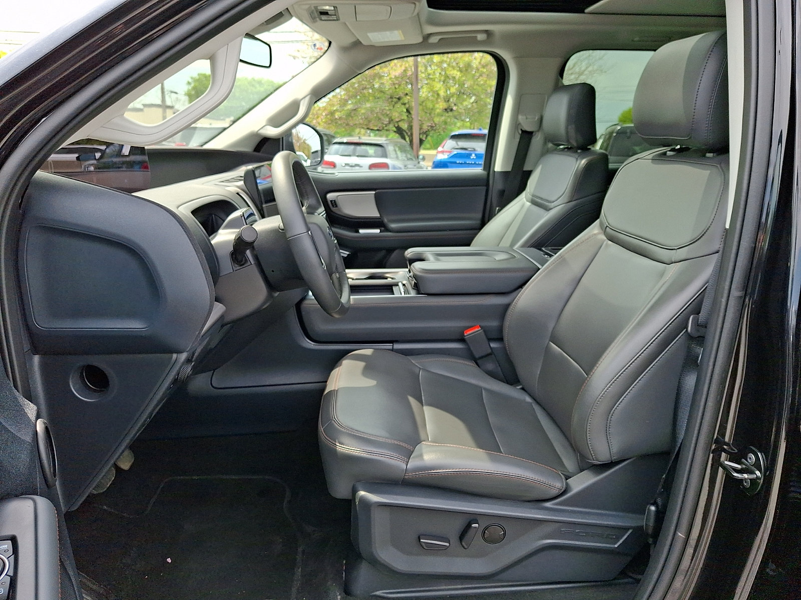 Used 2025 Ford Expedition Max Active AWD/4WD image 14