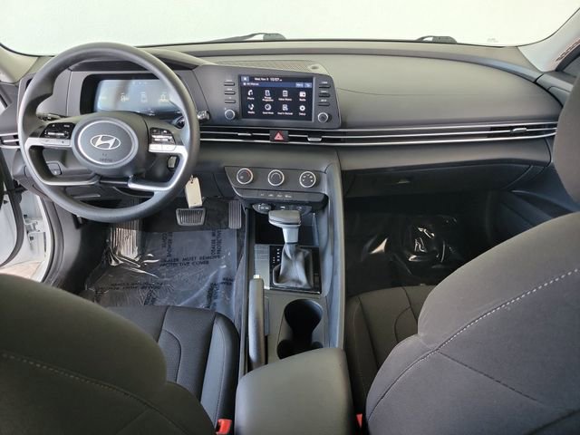 Used 2024 Hyundai Elantra SE image 21