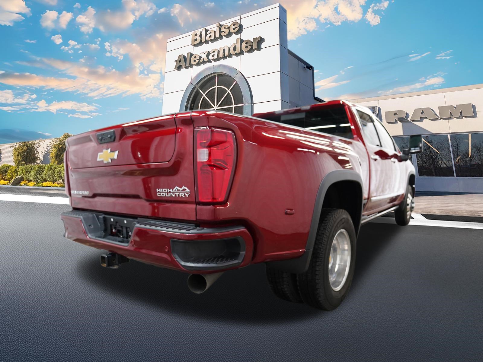 Used 2024 Chevrolet Silverado 3500 High Country w/ High Country Premium Package image 8