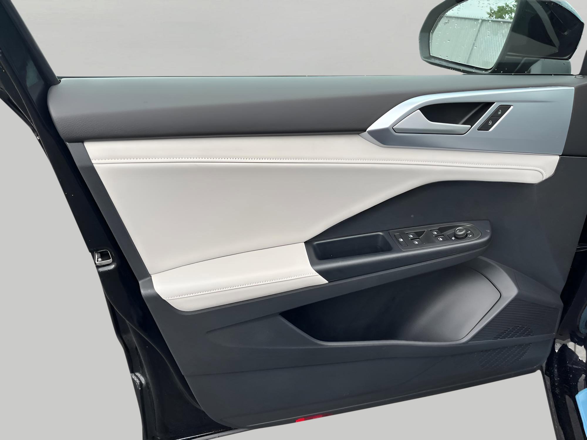 New 2025 Volkswagen Taos SE image 30