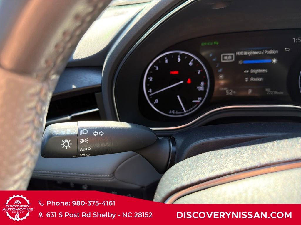 Used 2020 Toyota Avalon Limited image 25