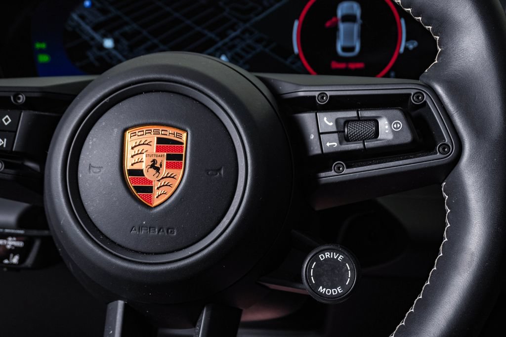 Certified 2025 Porsche Macan 4S Electric AWD/4WD image 19