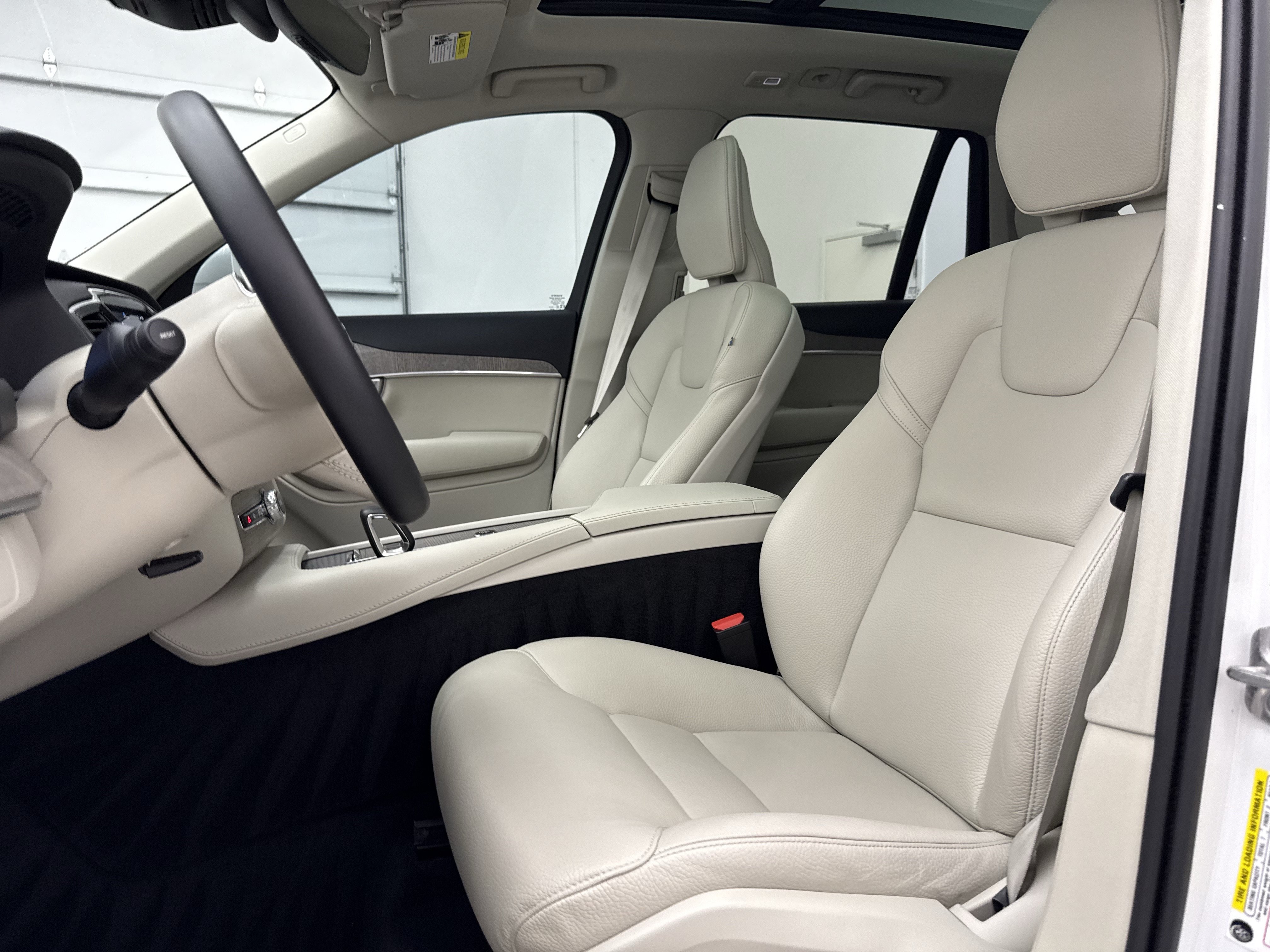 Certified 2024 Volvo XC90 B6 Plus w/ Protection Package Premier AWD/4WD image 12