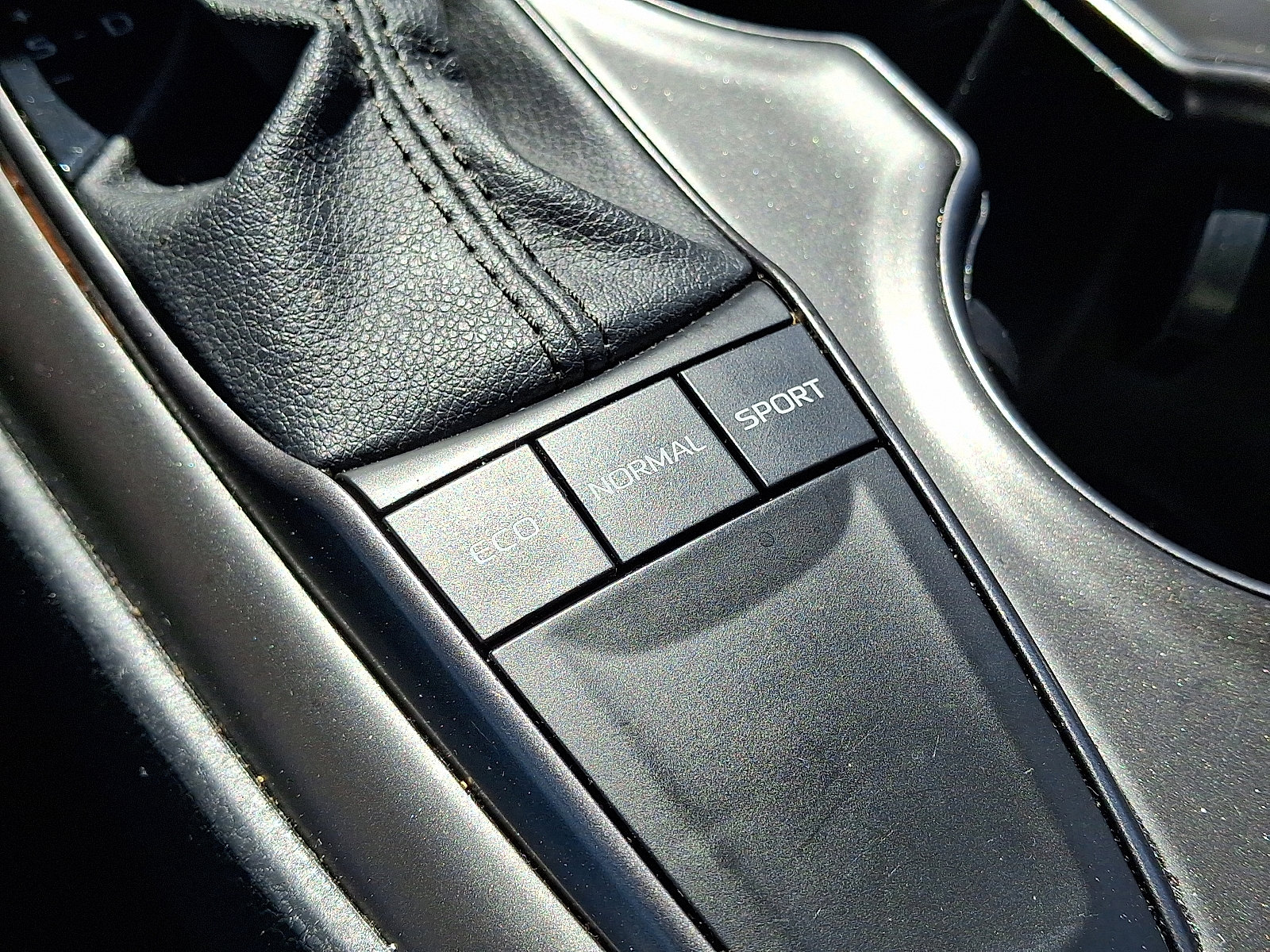 Used 2024 Toyota Camry SE FWD image 16