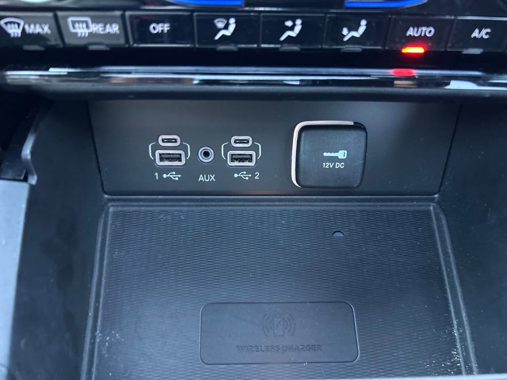 Used 2023 Jeep Grand Cherokee Overland w/ Luxury Tech Group IV AWD/4WD image 47