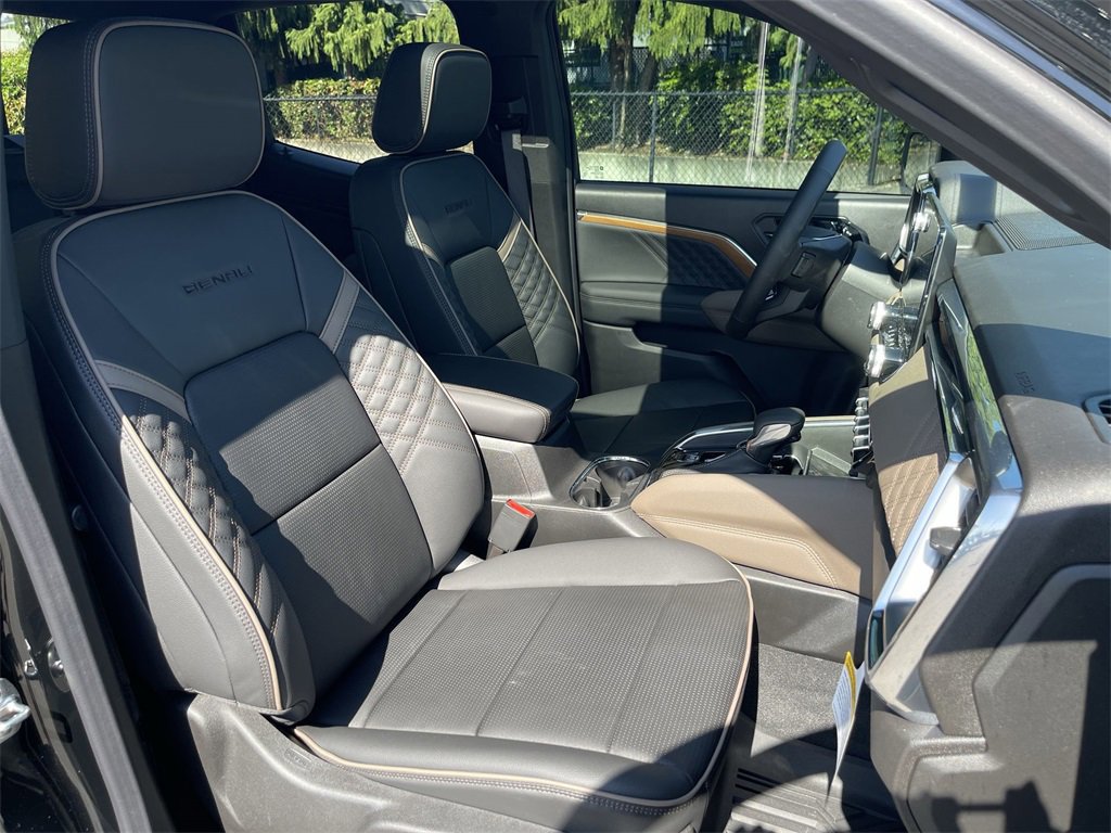 New 2025 GMC Canyon Denali w/ LPO, Denali Black Edition image 29