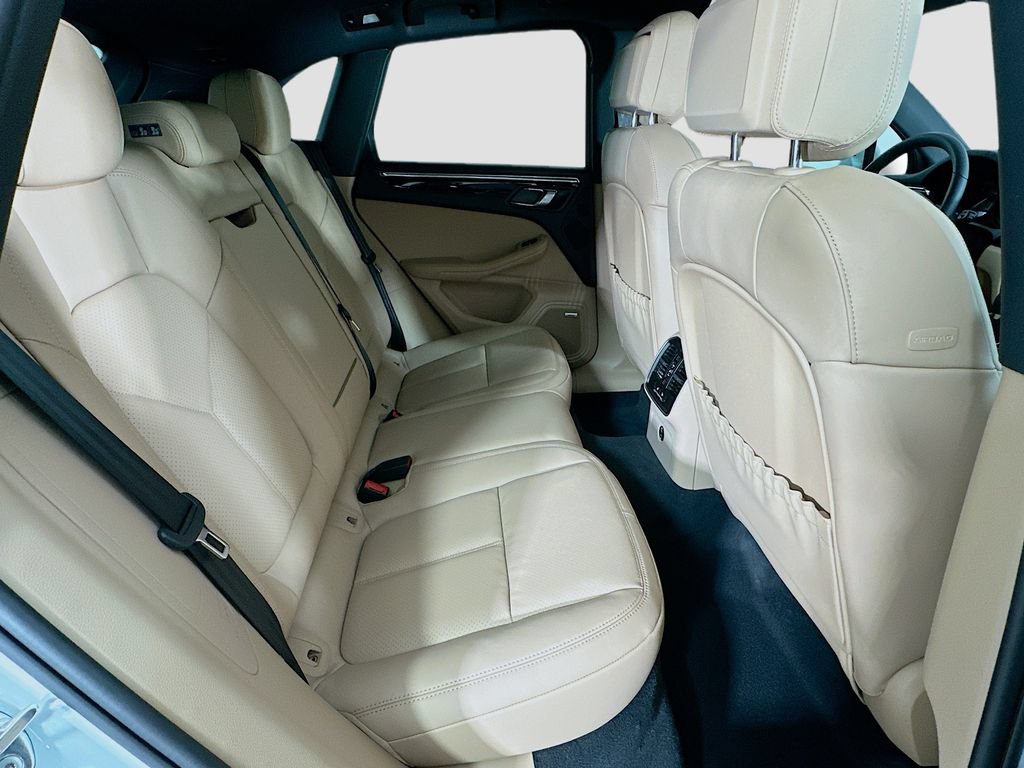Certified 2026 Porsche Macan AWD/4WD image 29