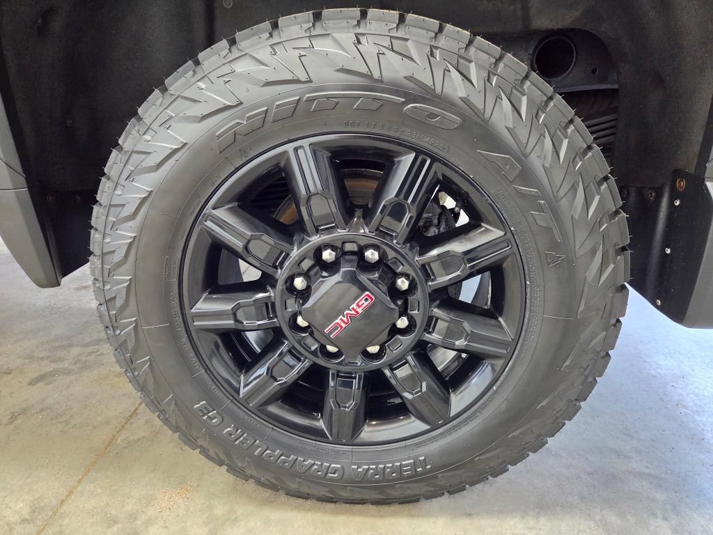 Used 2024 GMC Sierra 2500 AT4 w/ Technology Package AWD/4WD image 17