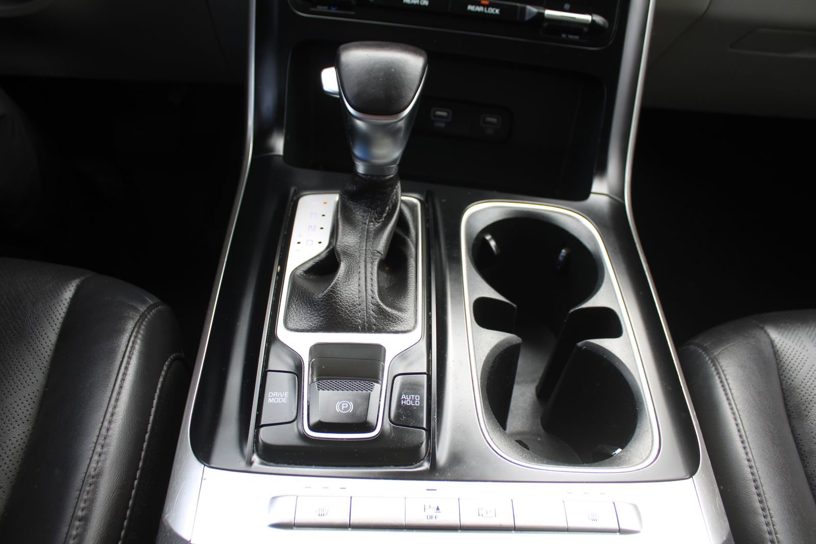 Used 2022 Kia Carnival LX image 40