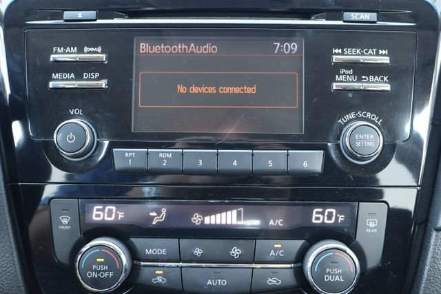 Used 2017 Nissan Rogue SV AWD/4WD image 9