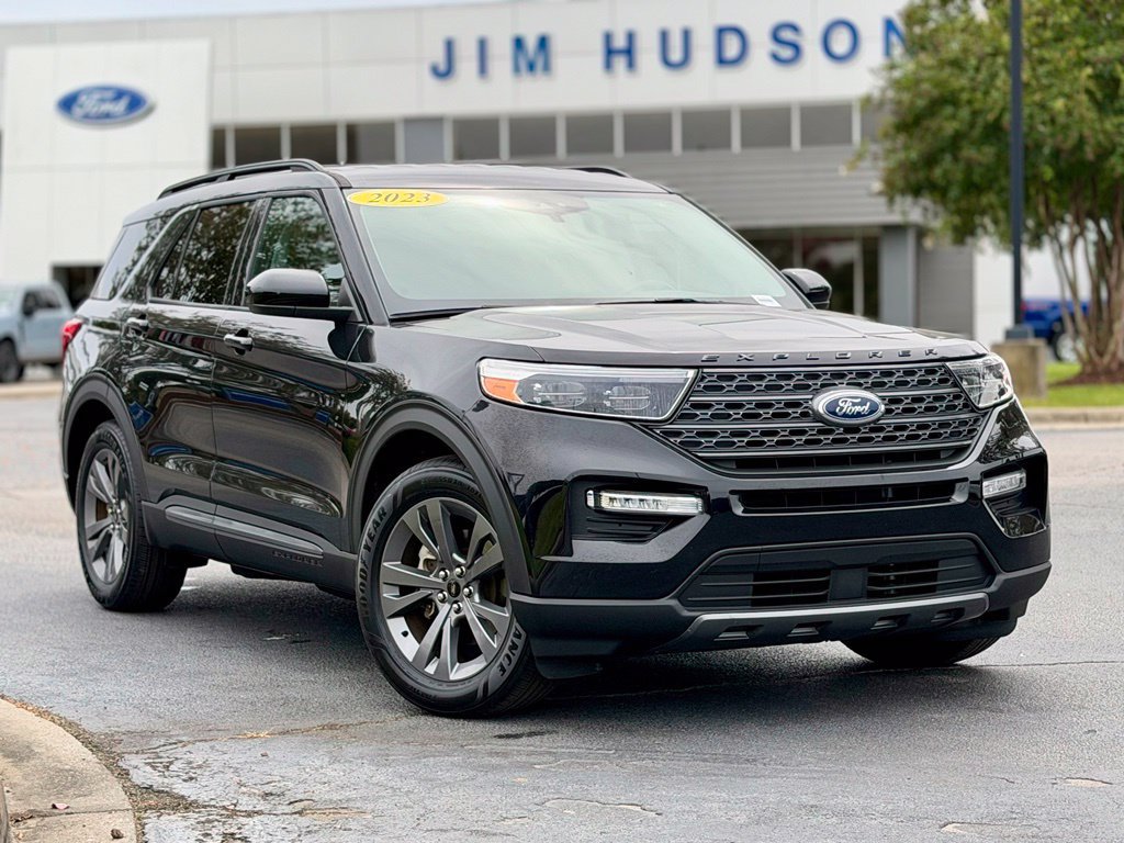 Used 2023 Ford Explorer XLT w/ Equipment Group 202A RWD image 2