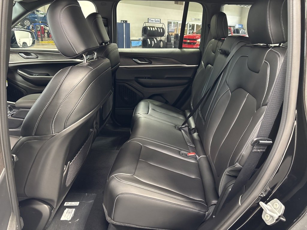 New 2025 Jeep Grand Cherokee Limited w/ Black Appearance Package image 34