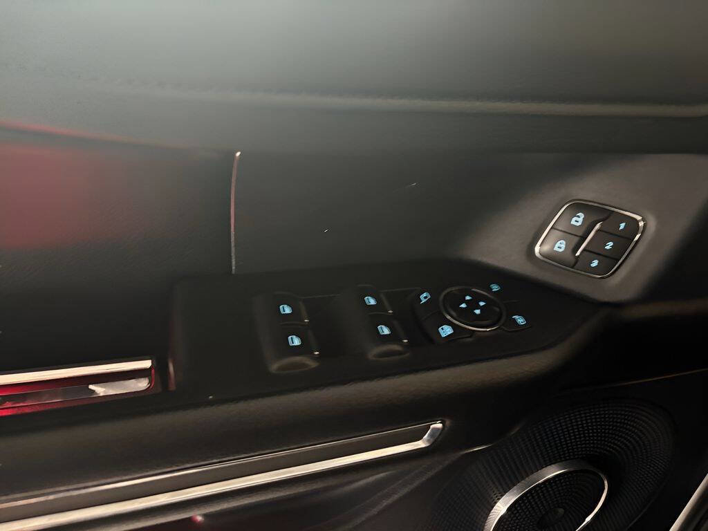 Used 2019 Ford Expedition XLT w/ Equipment Group 202A image 8