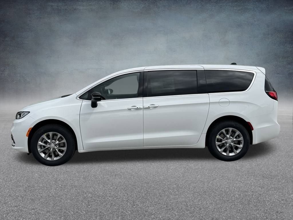 New 2026 Chrysler Pacifica Select image 3