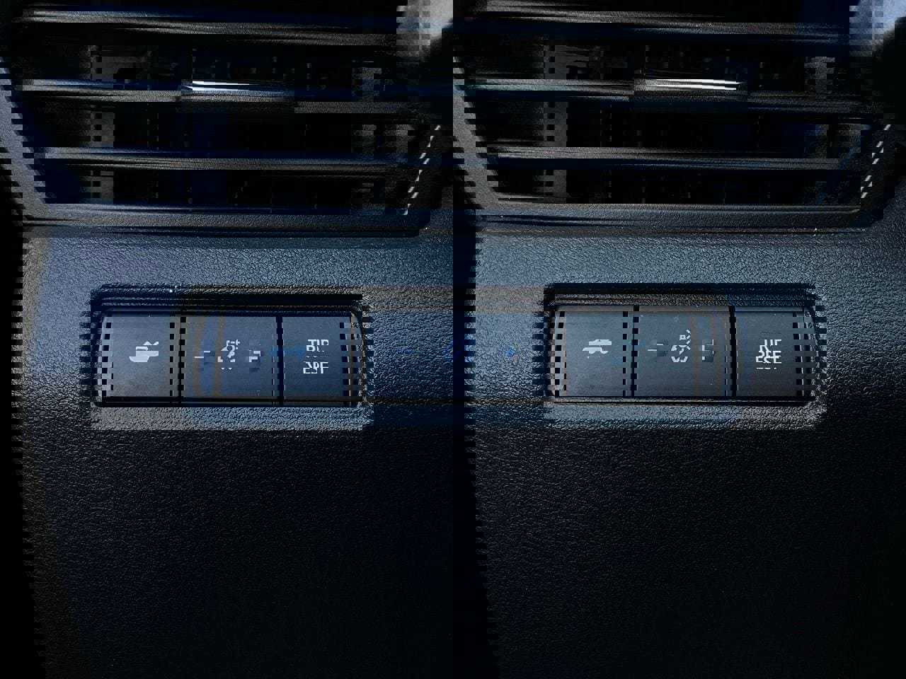 Used 2025 Nissan Altima 2.5 SR image 23