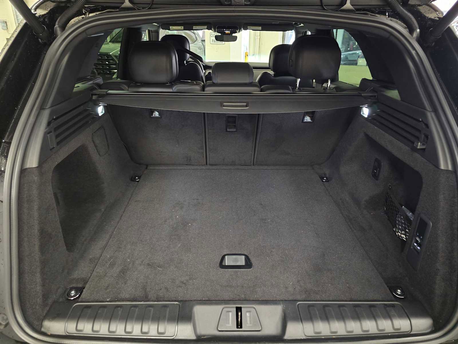 Used 2025 Land Rover Range Rover Sport SE image 17