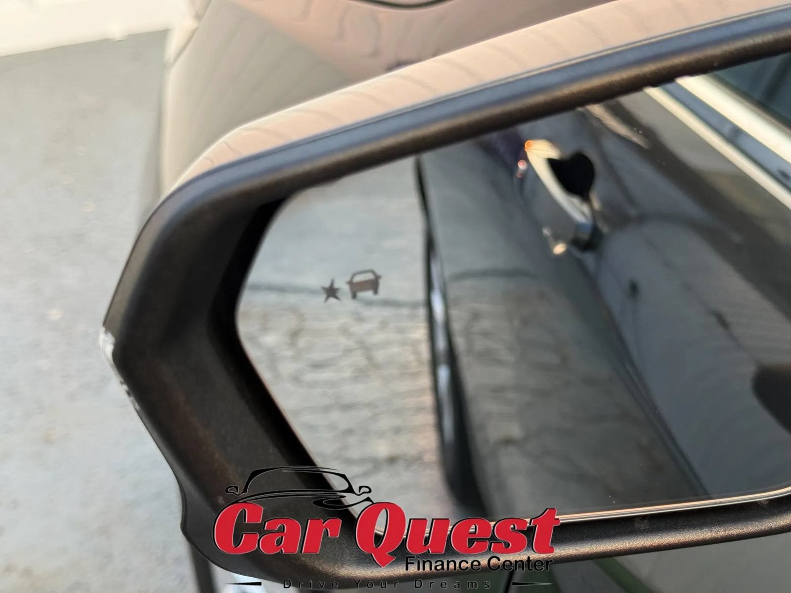 Used 2019 Chevrolet Equinox LT w/ Driver Convenience Package FWD image 24