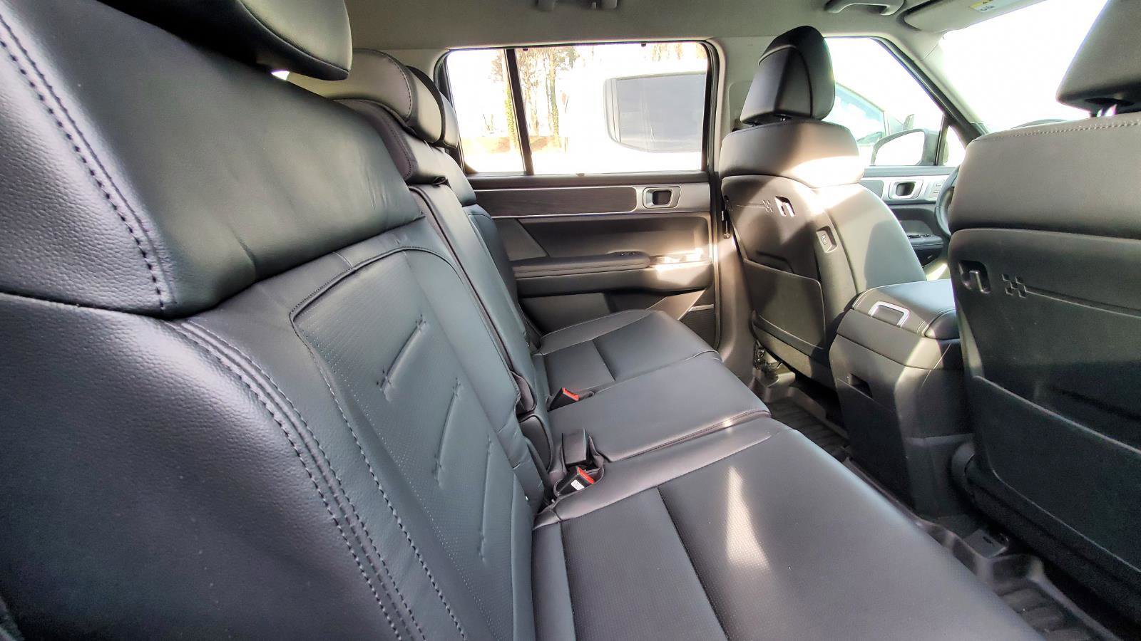 Used 2024 Hyundai Santa Fe Limited image 4