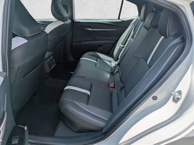 Used 2025 Toyota Camry SE image 18