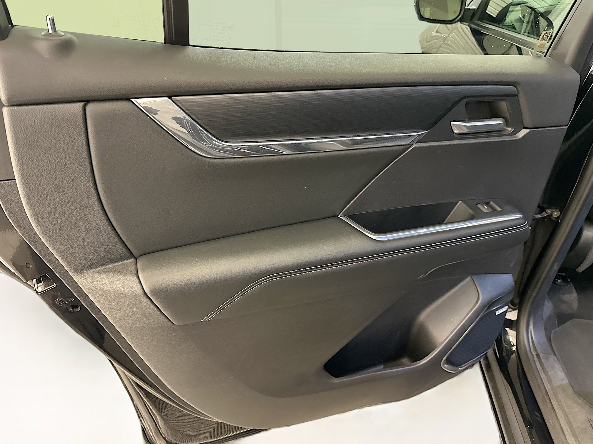 Used 2024 GMC Acadia Elevation image 27