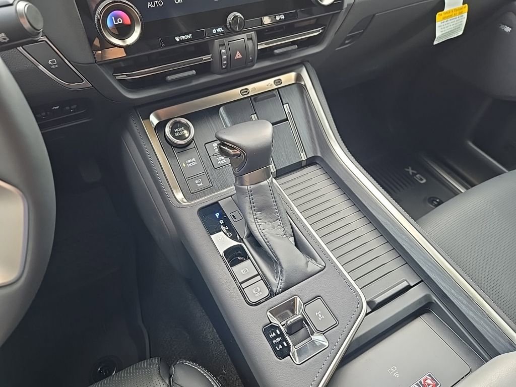 Used 2025 Lexus GX 550 w/ Accessory Package (2T) image 24