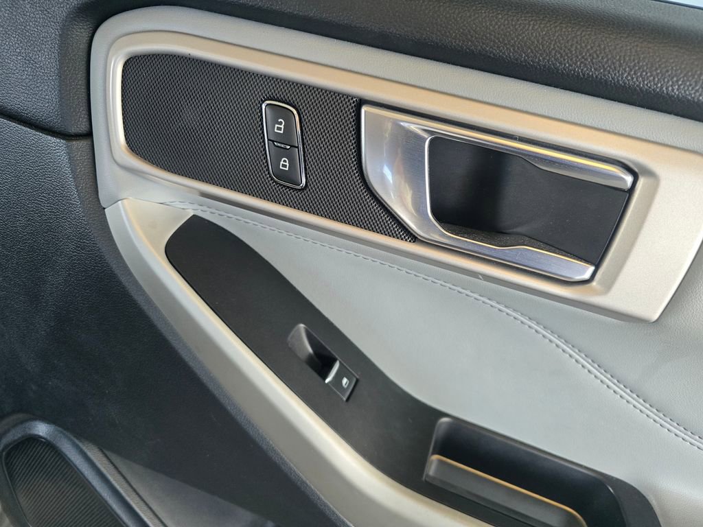 Used 2021 Ford Explorer XLT image 25