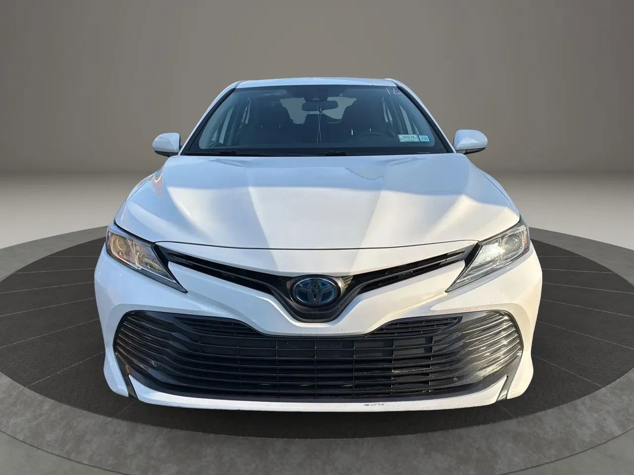 Used 2020 Toyota Camry LE image 2