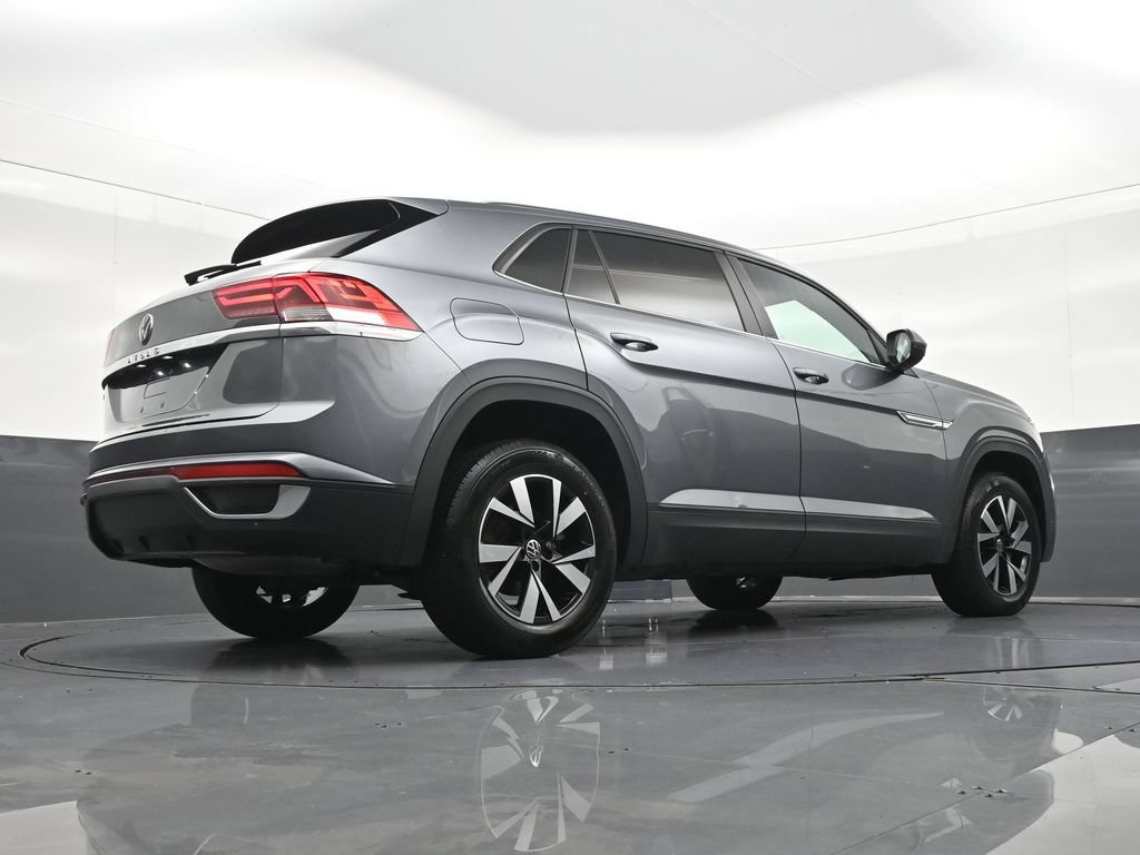 Used 2022 Volkswagen Atlas Cross Sport SE FWD image 32