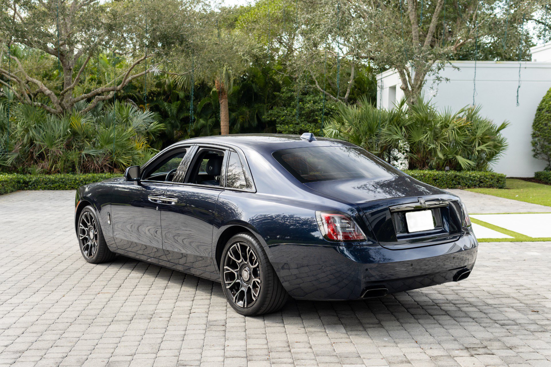 Used 2023 Rolls-Royce Ghost Black Badge w/ Black Badge Ghost Package AWD/4WD image 17