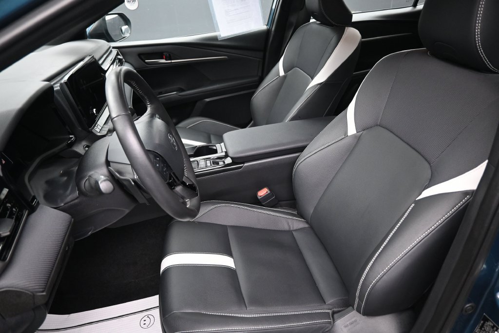 Used 2025 Toyota Camry SE w/ Convenience Package FWD image 23