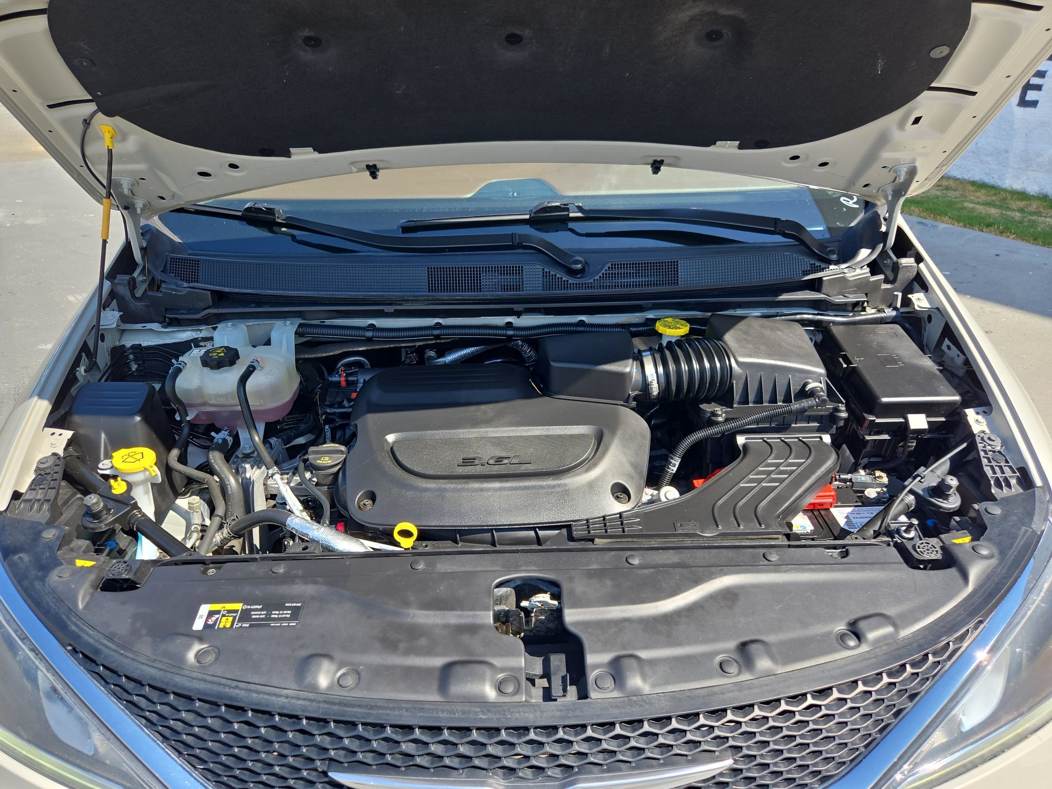 Used 2019 Chrysler Pacifica Limited w/ Advanced Safetytec Group FWD image 19