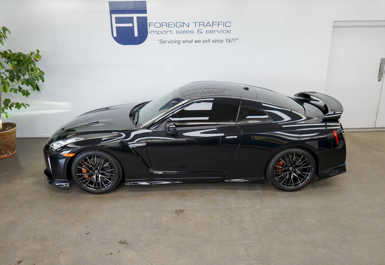 Used 2021 Nissan GT-R Premium image 21