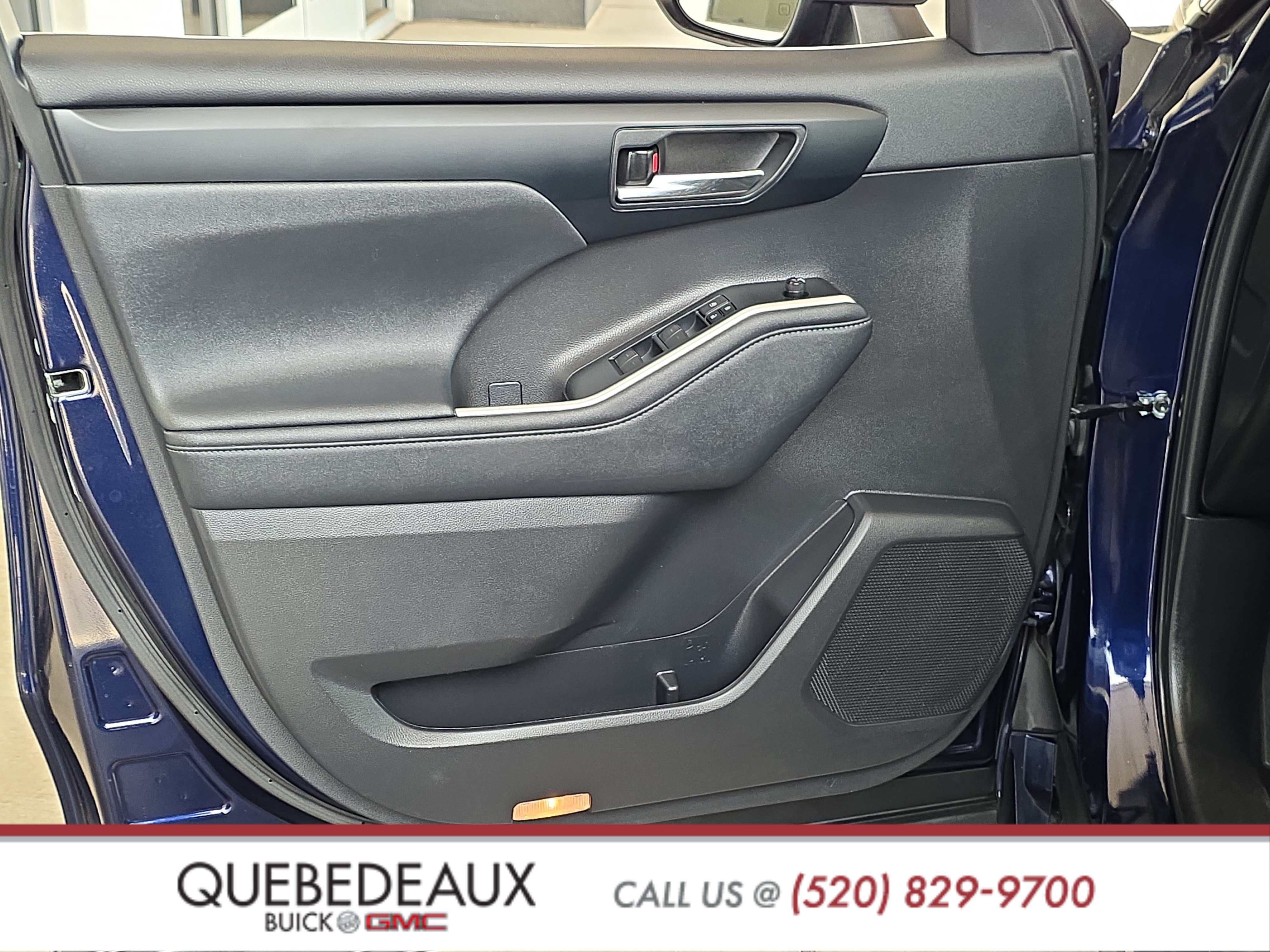Used 2023 Toyota Highlander XLE FWD image 9