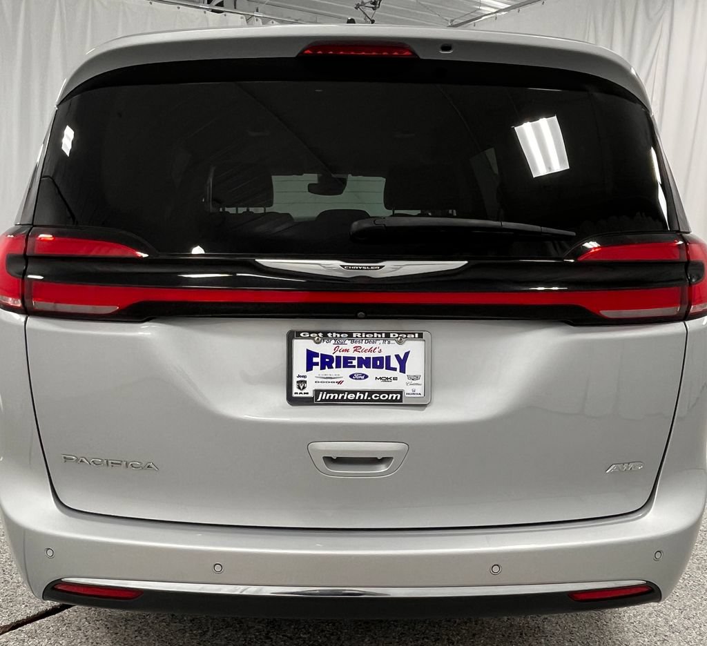 Used 2023 Chrysler Pacifica Touring-L AWD/4WD image 11