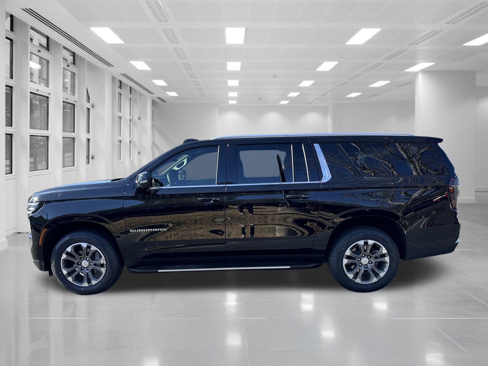 Used 2025 Chevrolet Suburban LT w/ Comfort Package RWD image 8