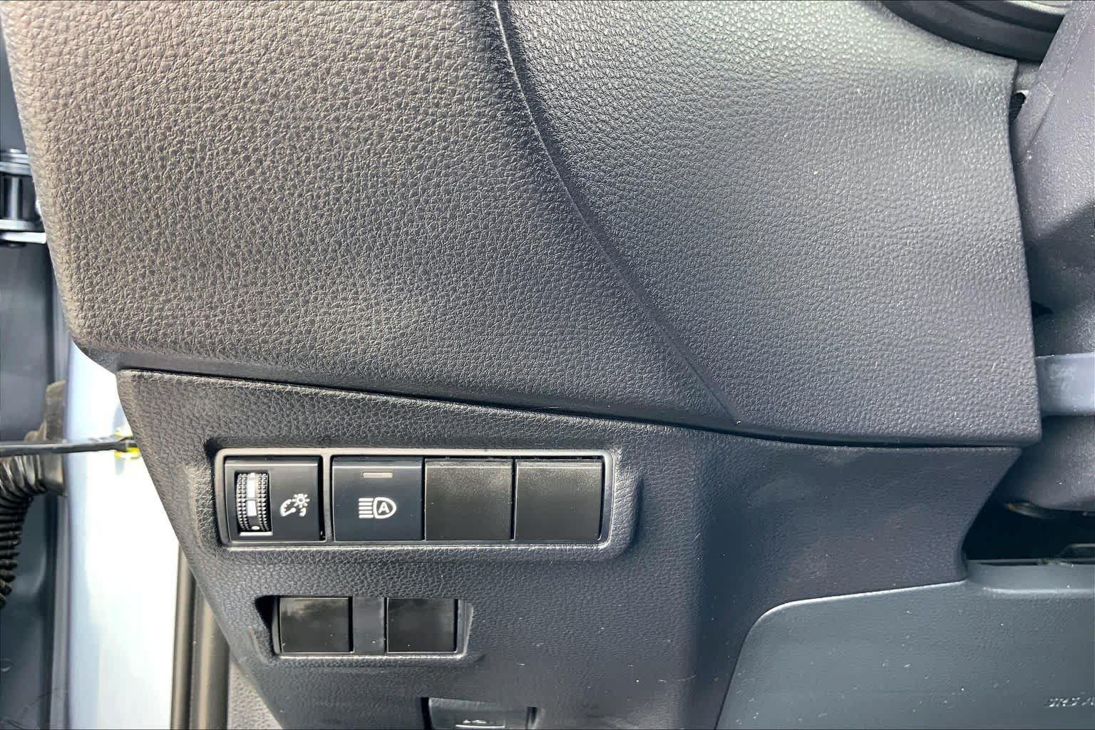 Used 2025 Toyota Corolla Cross LE FWD image 33
