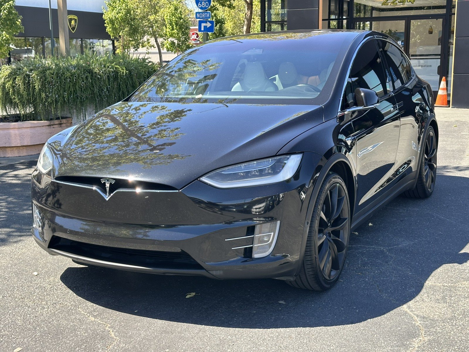 Used 2018 Tesla Model X 75D AWD/4WD image 4