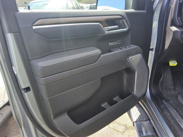 Used 2025 Chevrolet Silverado 1500 High Country w/ Technology Package image 6