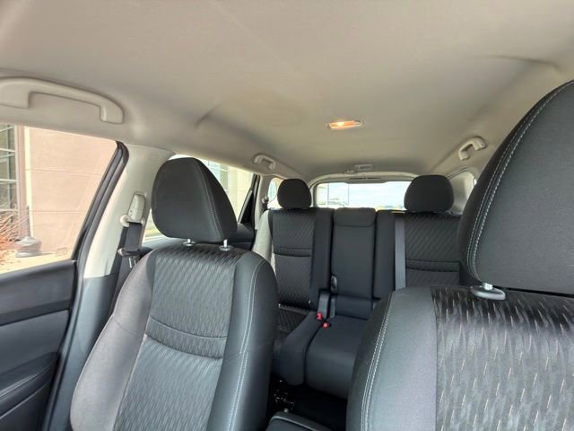 Used 2019 Nissan Rogue SV image 12