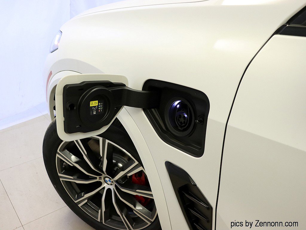 Used 2026 BMW X5 xDrive50e w/ M Sport Package image 10