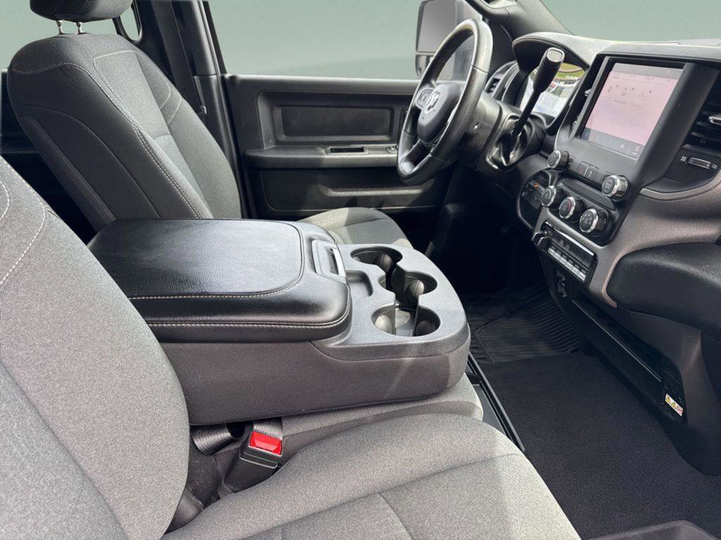 Used 2024 RAM 3500 Tradesman w/ Chrome Appearance Group image 34