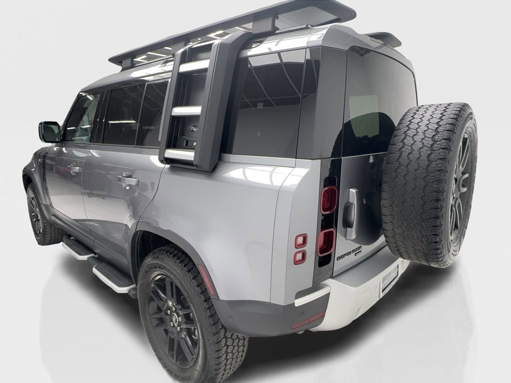 Used 2023 Land Rover Defender 110 SE image 12