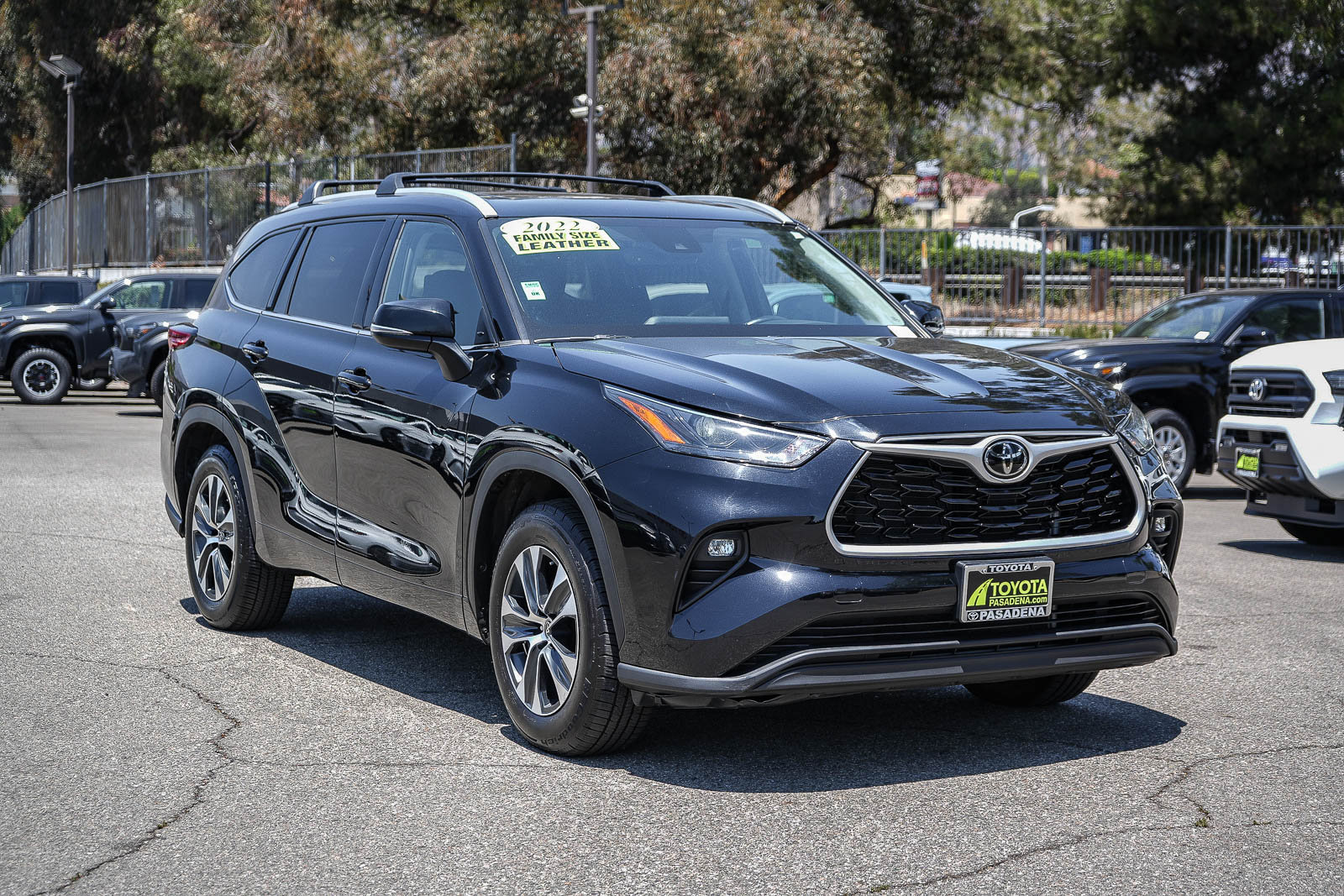 Used 2022 Toyota Highlander XLE FWD image 3