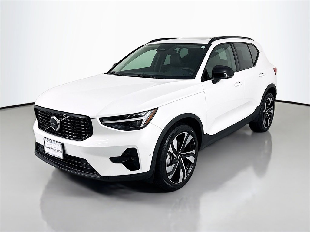 Used 2023 Volvo XC40 B5 Ultimate w/ Protection Package Premier image 1