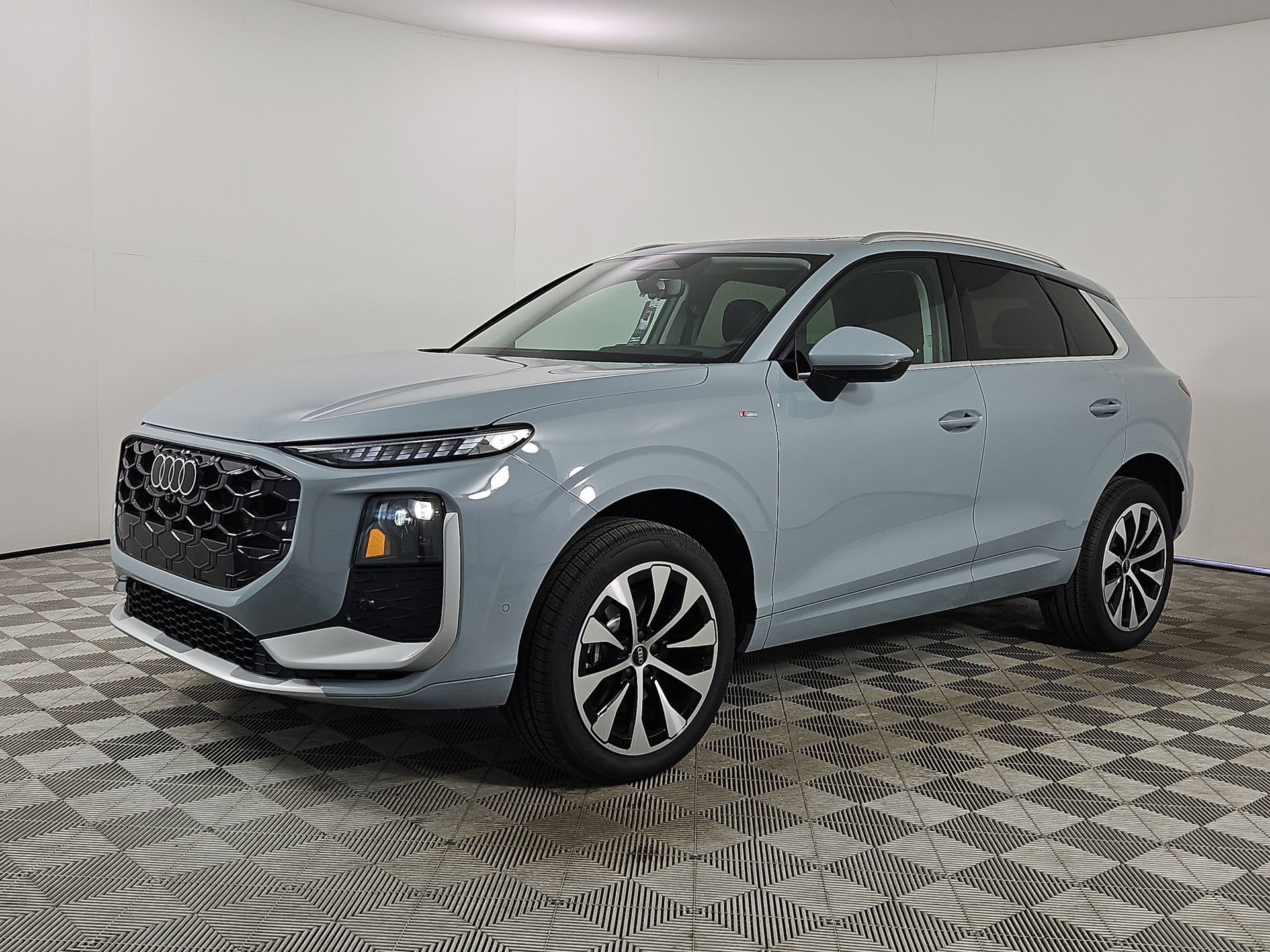 New 2026 Audi Q3 quattro 2.0T image 3