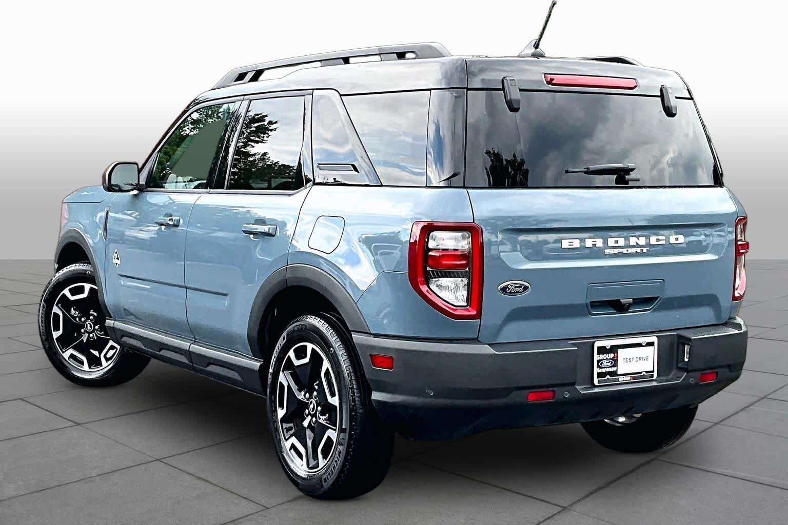 Used 2024 Ford Bronco Sport Outer Banks w/ Tech Package AWD/4WD image 12